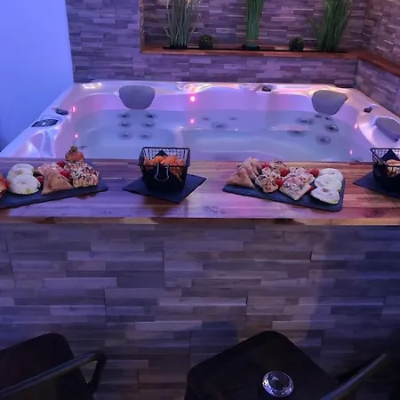 O'jacuzzi Apartment *